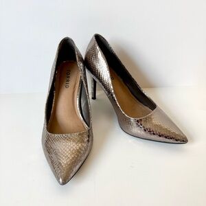 TORRID Metallic Snake Print Faux Patented Leather Pumps—SZ. 7